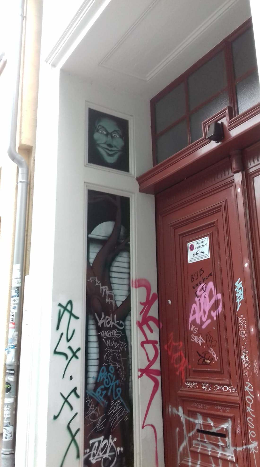 barutherstr door art